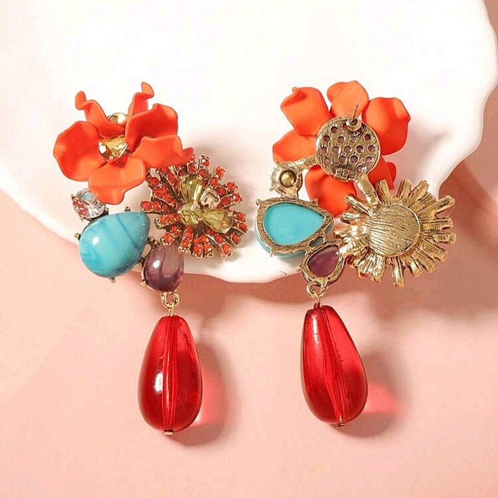 "Tadow" Crystal Tear-drop Dangle Earrings - Picture 5 of 8